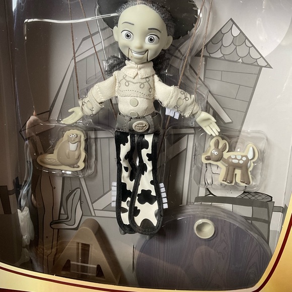 Disney TOY STORY JESSIE doll marionette. In vintage TV for display - Picture 3 of 8